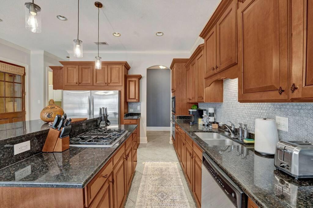 Luxury Home With Outdoor Patio And Game Room Мемфис Екстериор снимка