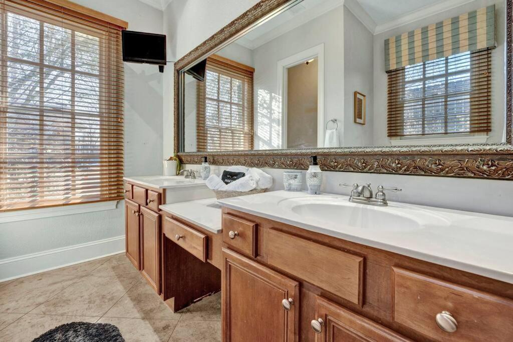 Luxury Home With Outdoor Patio And Game Room Мемфис Екстериор снимка