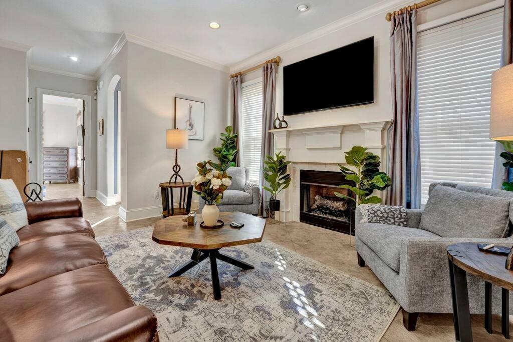 Luxury Home With Outdoor Patio And Game Room Мемфис Екстериор снимка