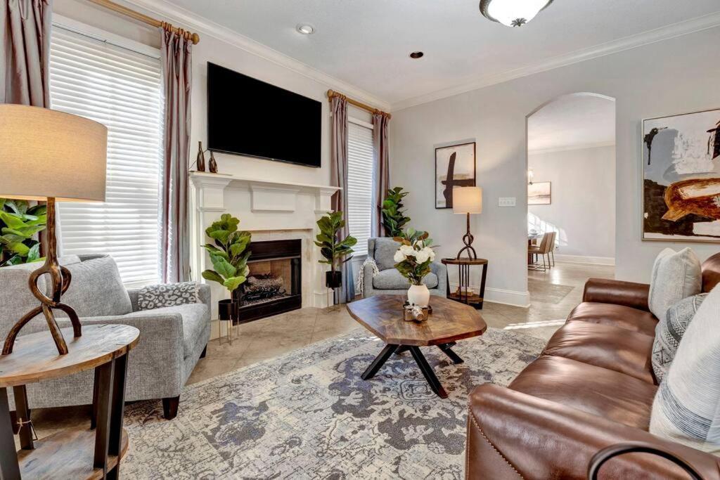 Luxury Home With Outdoor Patio And Game Room Мемфис Екстериор снимка