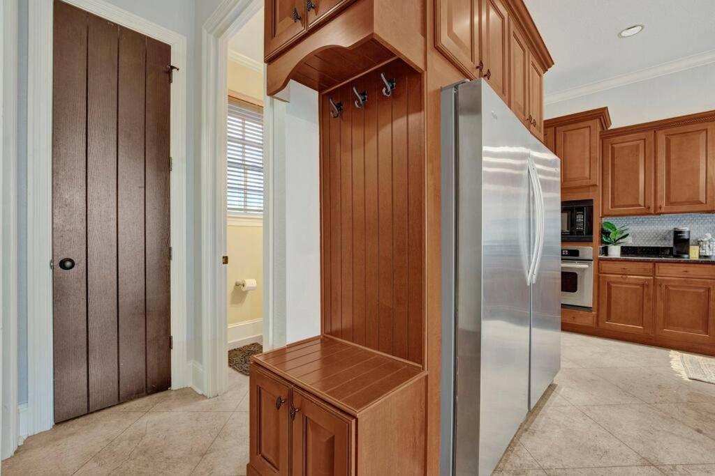 Luxury Home With Outdoor Patio And Game Room Мемфис Екстериор снимка