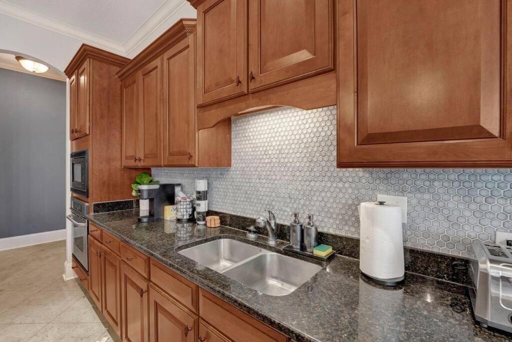 Luxury Home With Outdoor Patio And Game Room Мемфис Екстериор снимка